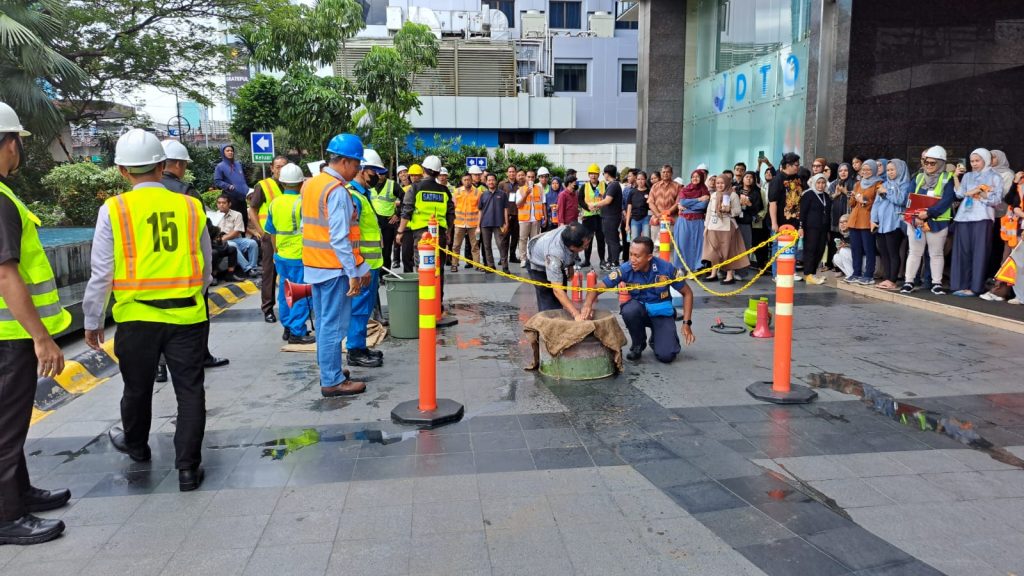Kegiatan Simulasi Kebakaran K-Link Tower Jakarta
